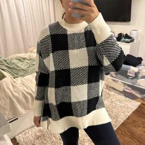Abercrombie & Fitch Black and White Plaid Sweater